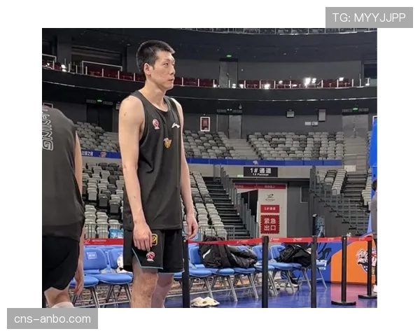 各队抵达季后赛赛区，开始适应性训练